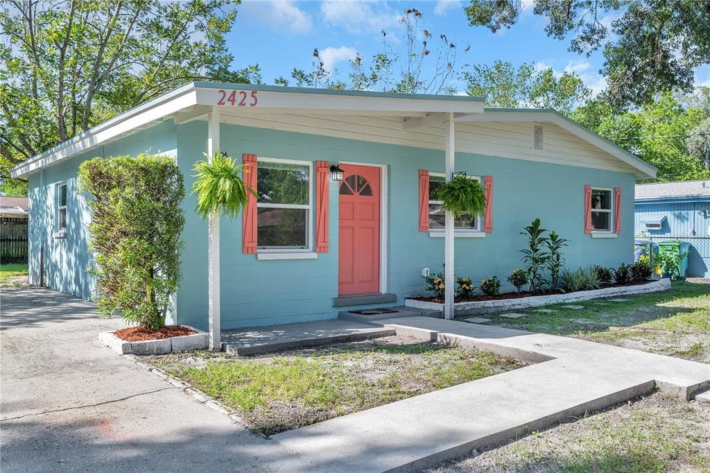 2425 N RAMONA CIRCLE TAMPA, FL 33612