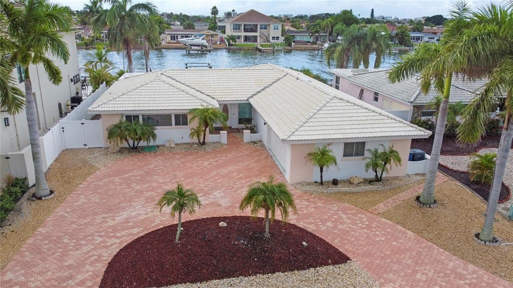 805 CAPRI BOULEVARD TREASURE ISLAND, FL 33706