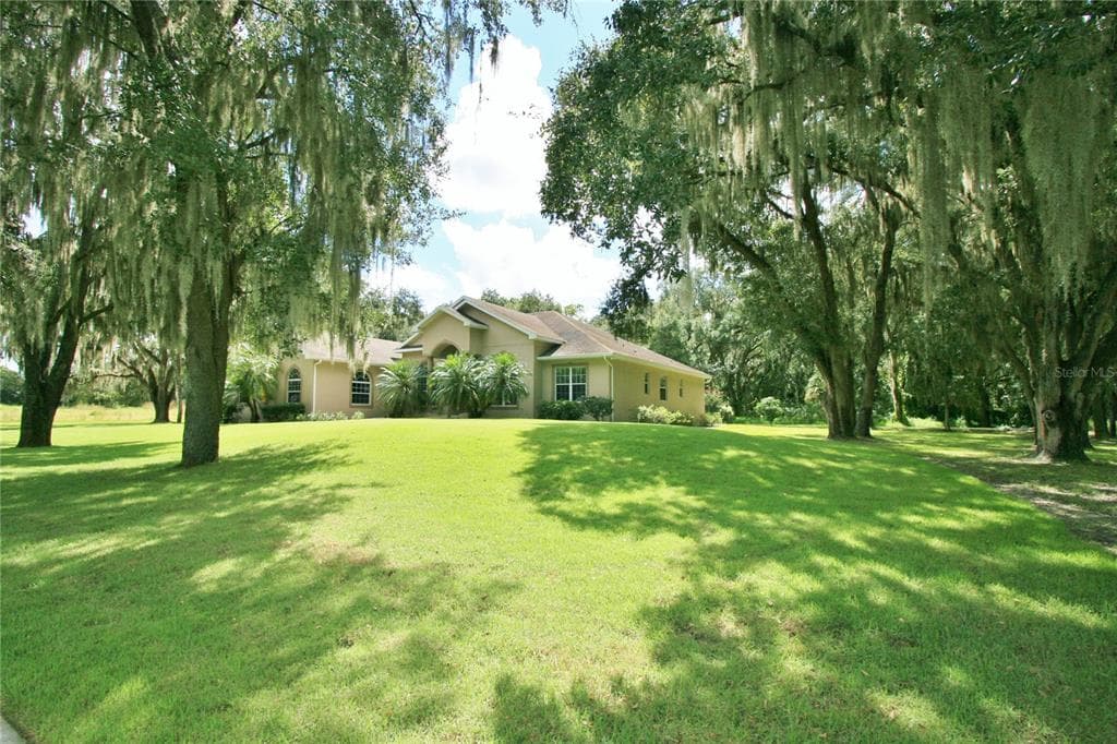 605 GRACEFUL OAKS COURT