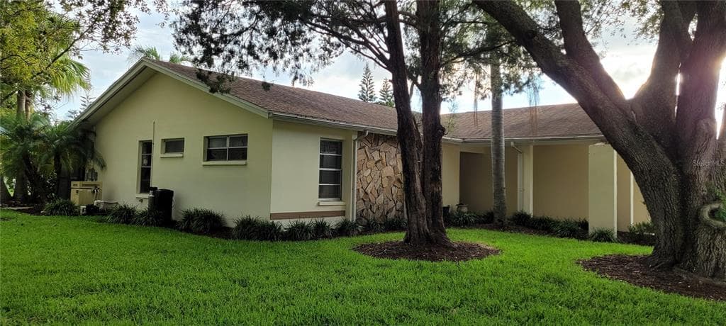 1109 PELICAN PLACE SAFETY HARBOR, FL 34695