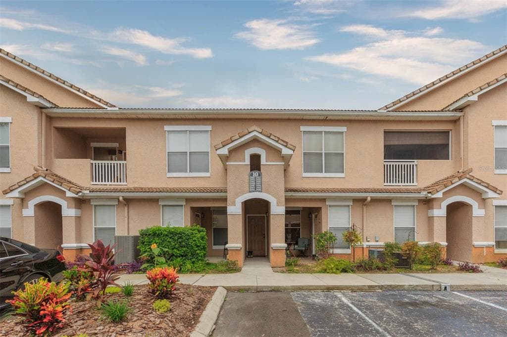 17920 VILLA CREEK DRIVE UNIT 17920 TAMPA, FL 33647