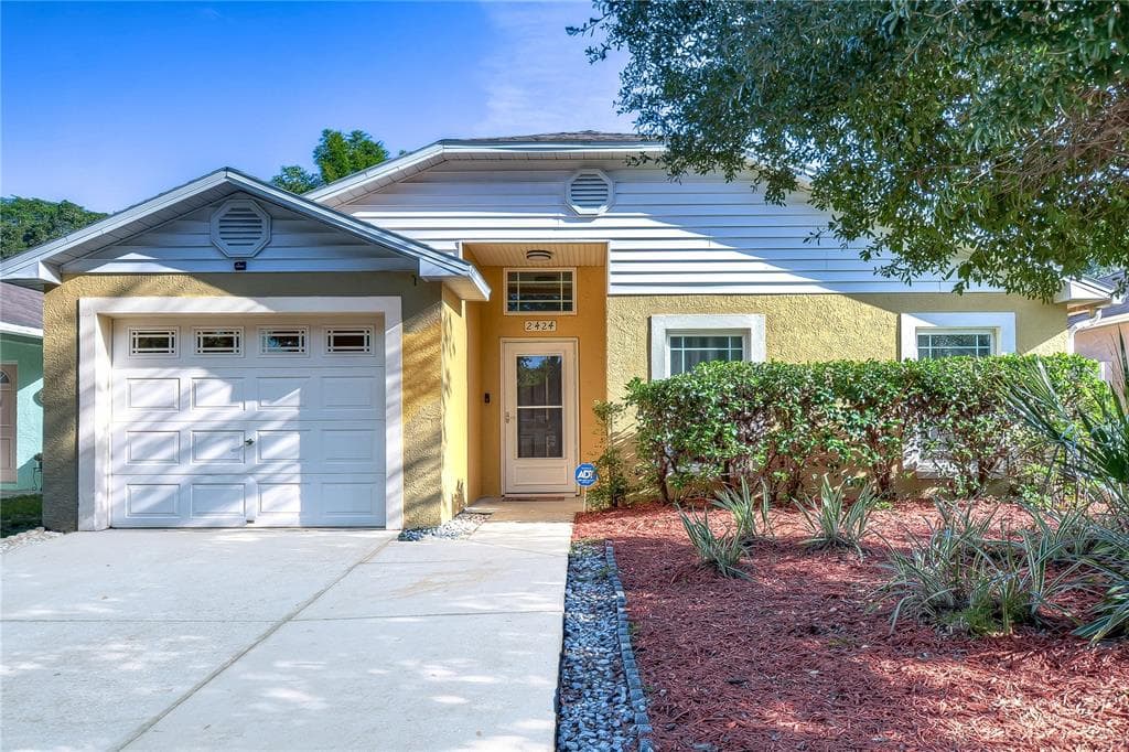 2424 CAMDEN OAKS PLACE VALRICO, FL 33594