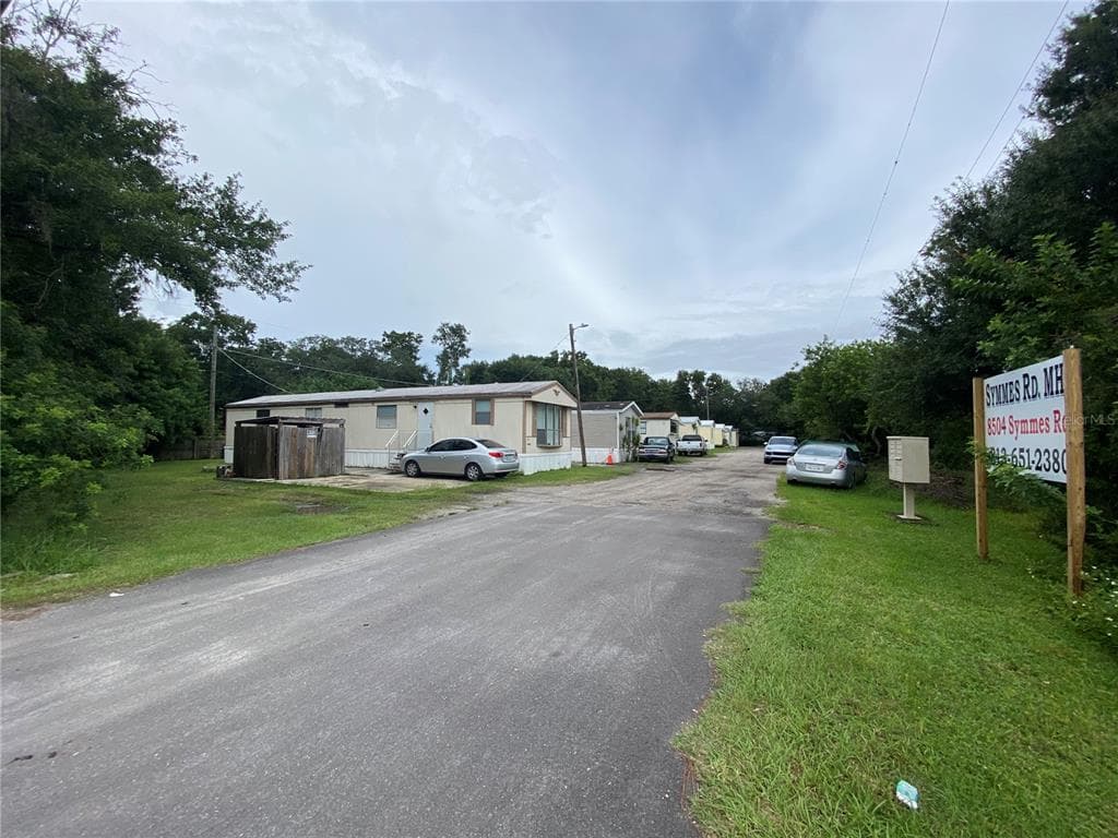 8504 SYMMES ROAD GIBSONTON, FL 33534