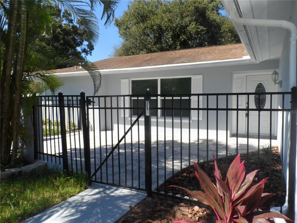13577 LAS PALMAS DRIVE LARGO, FL 33774