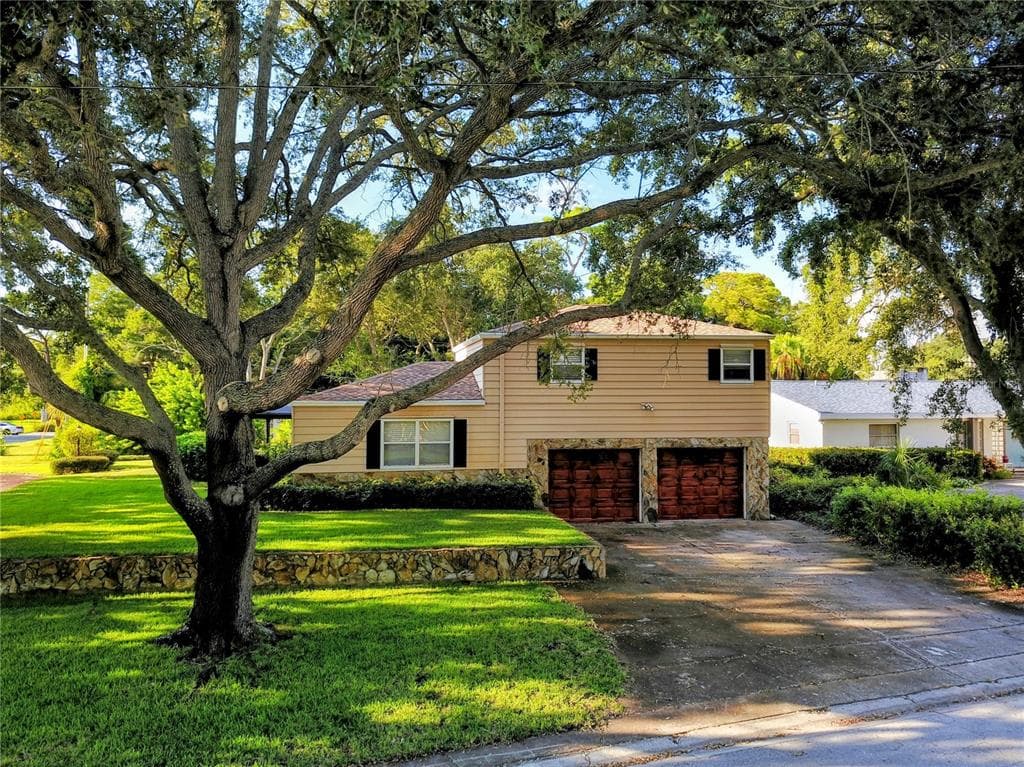 5875 BAYSHORE DRIVE SEMINOLE, FL 33772