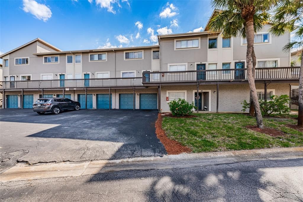6317 NEWTOWN CIRCLE UNIT 17A1 TAMPA, FL 33615