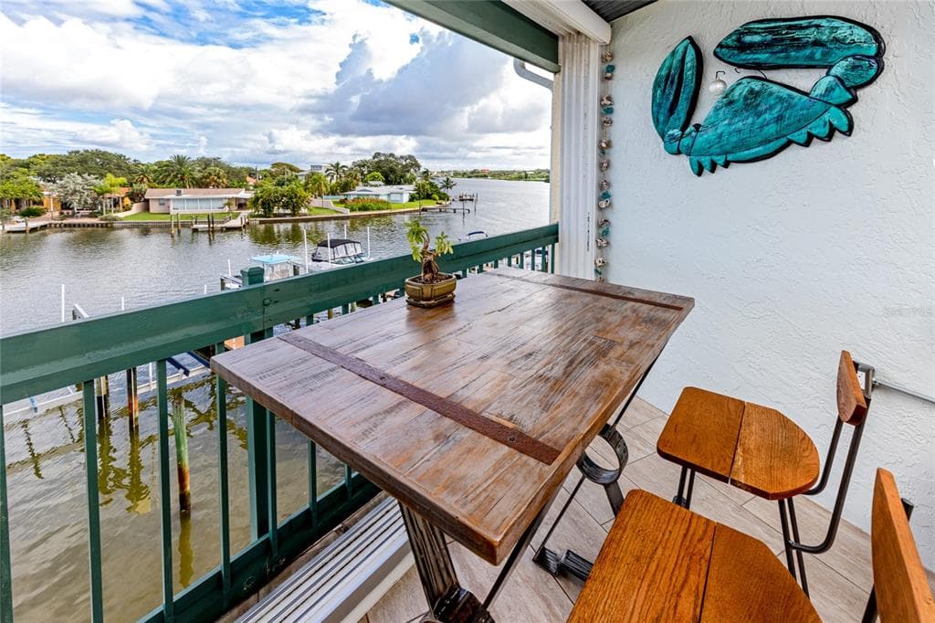326 WINDRUSH BOULEVARD UNIT 205 INDIAN ROCKS BEACH, FL 33785