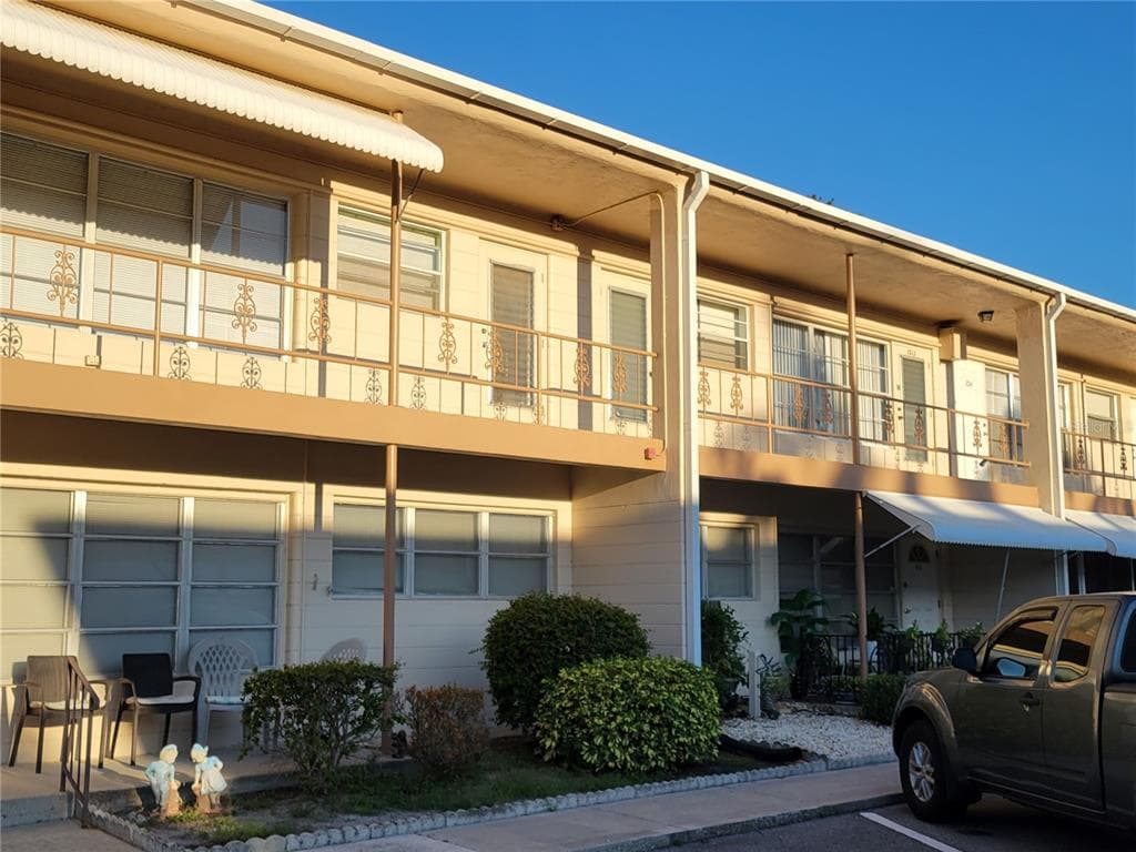4032 55TH WAY N UNIT 1013 KENNETH CITY, FL 33709