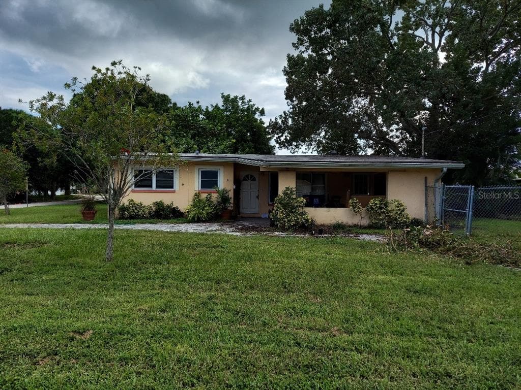 8832 BAY STREET NE ST PETERSBURG, FL 33702