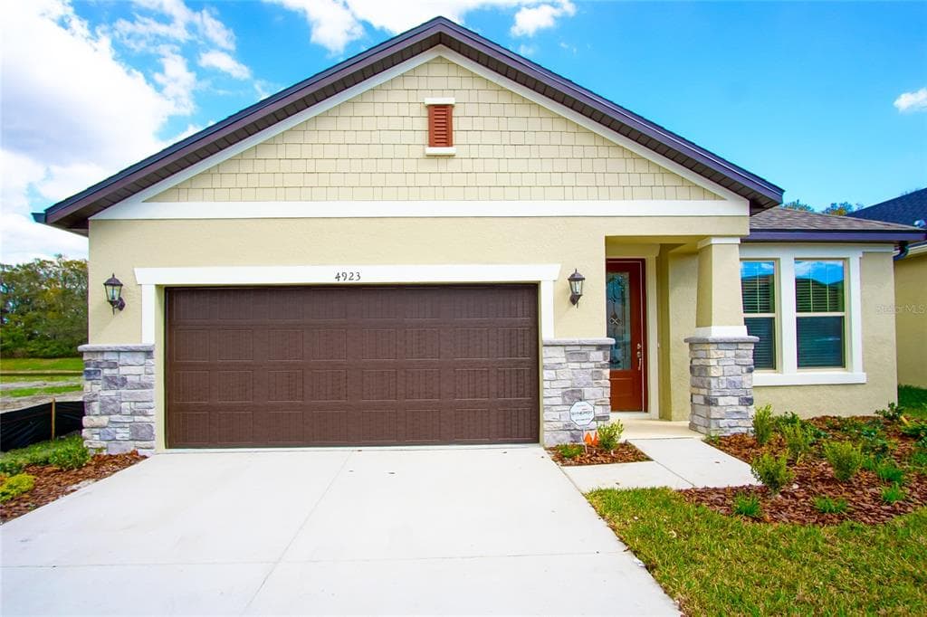 4923 ROLLING GREEN DRIVE WESLEY CHAPEL, FL 33543