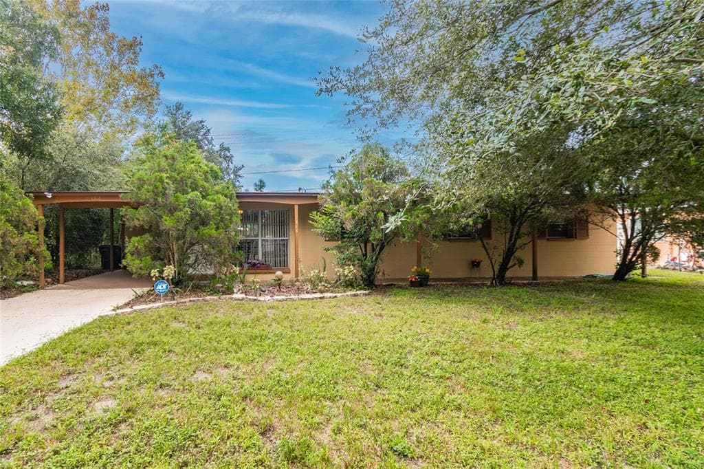 1318 LARSEN LANE TAMPA, FL 33619