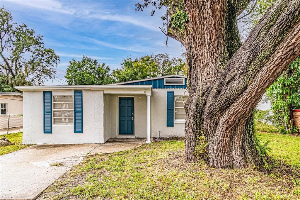 10004 N MITCHELL AVENUE TAMPA, FL 33612