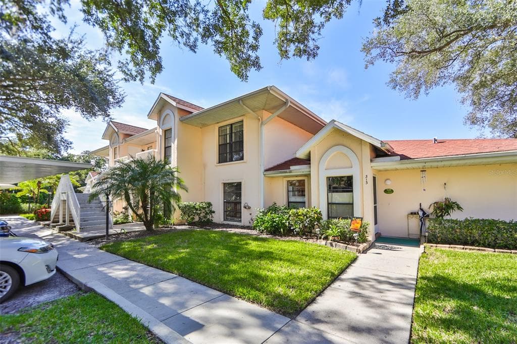 317 KNOTTWOOD COURT UNIT 6 SUN CITY CENTER, FL 33573