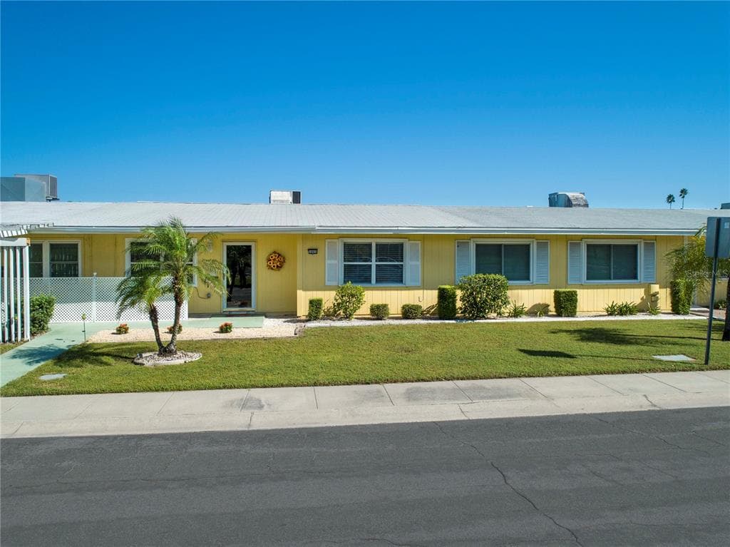 1005 RICKENBACKER DRIVE SUN CITY CENTER, FL 33573