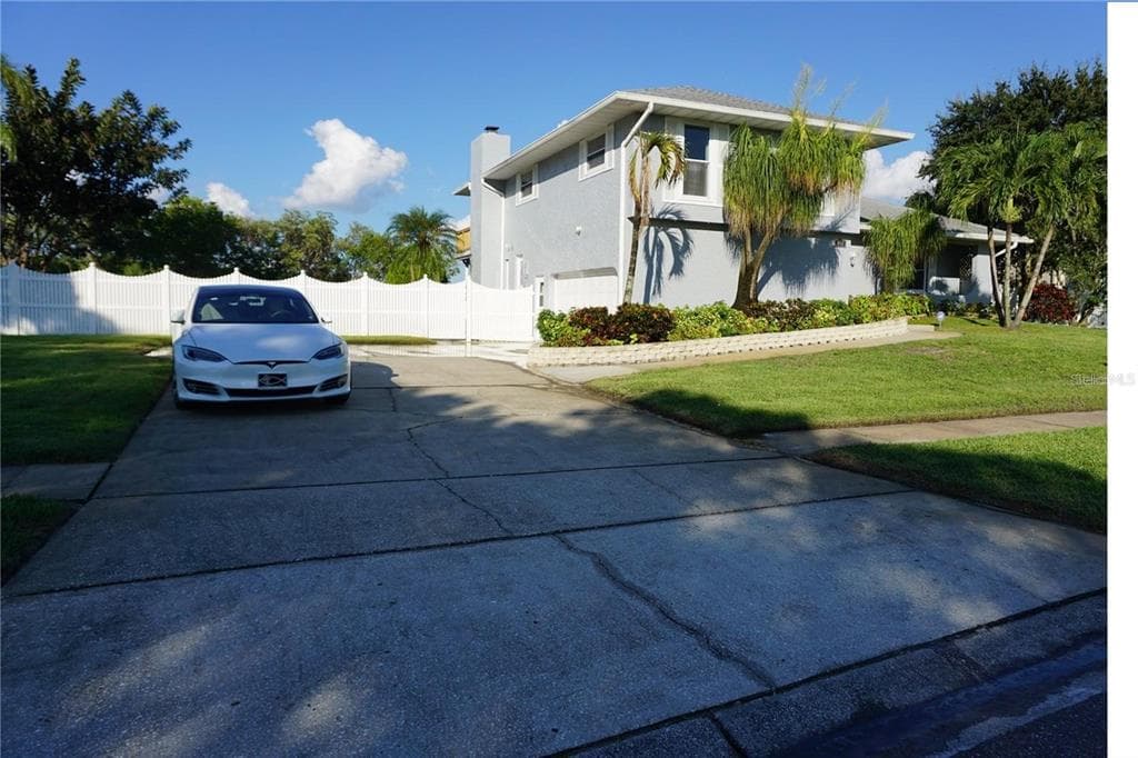 697 TALLAHASSEE DRIVE NE