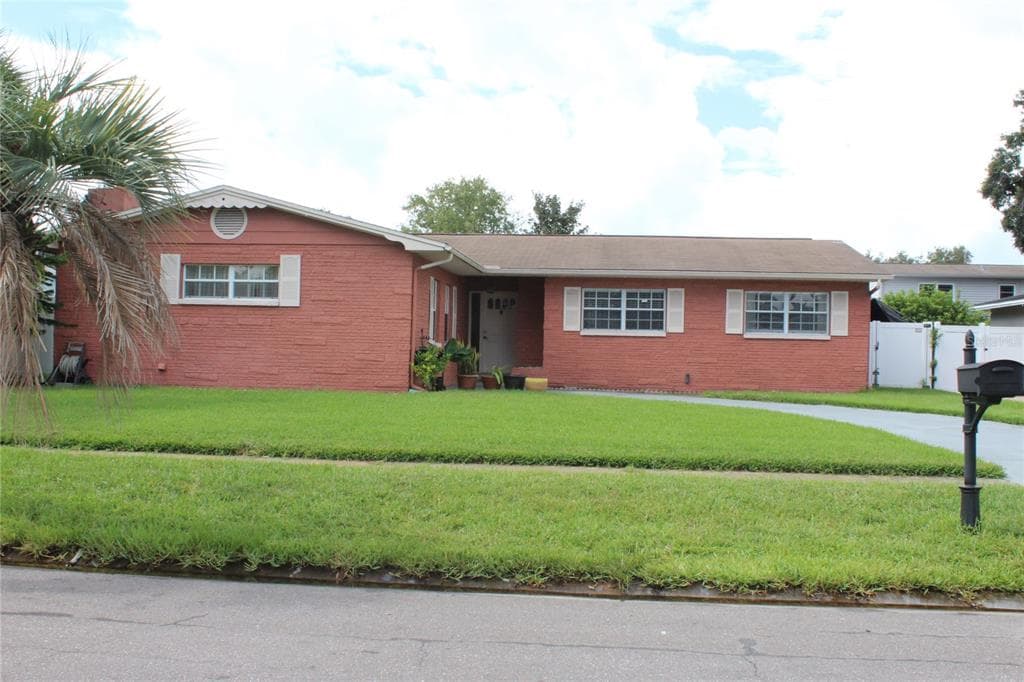 8305 ARCHWOOD CIRCLE TAMPA, FL 33615