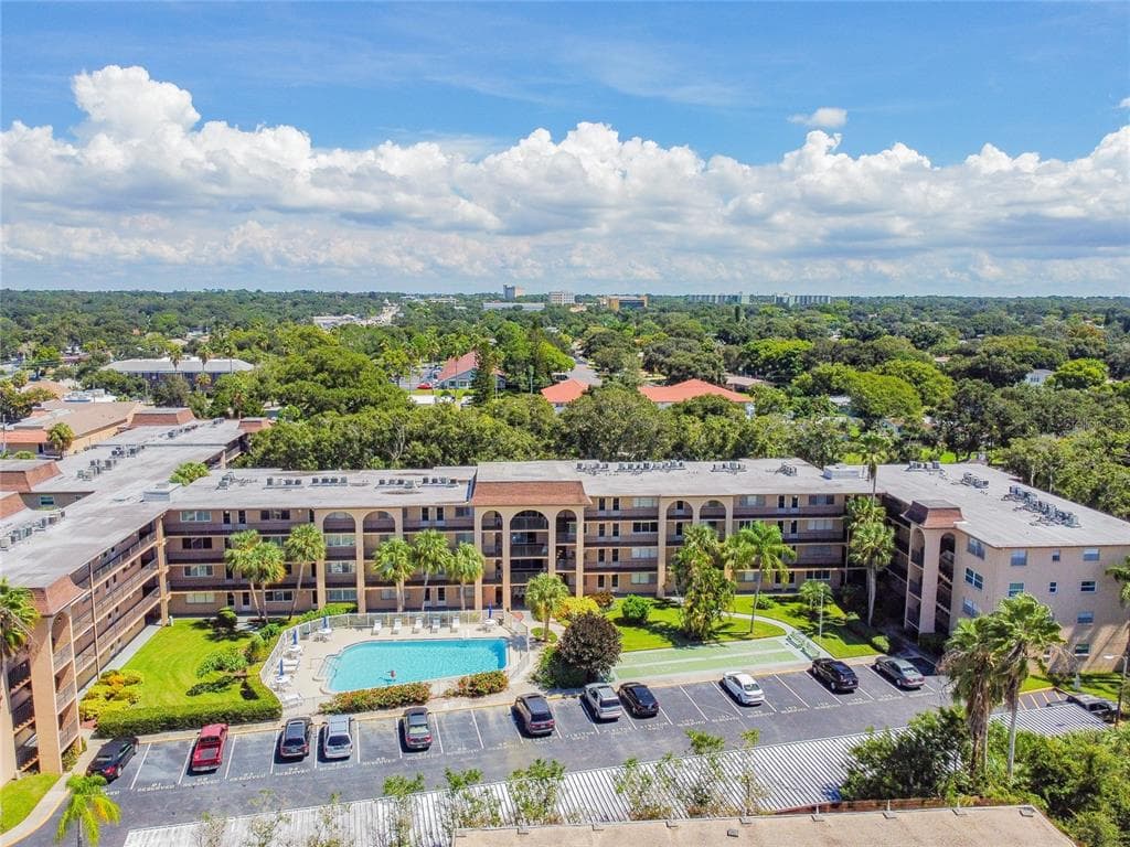 2525 W BAY DRIVE UNIT E20 BELLEAIR BLUFFS, FL 33770