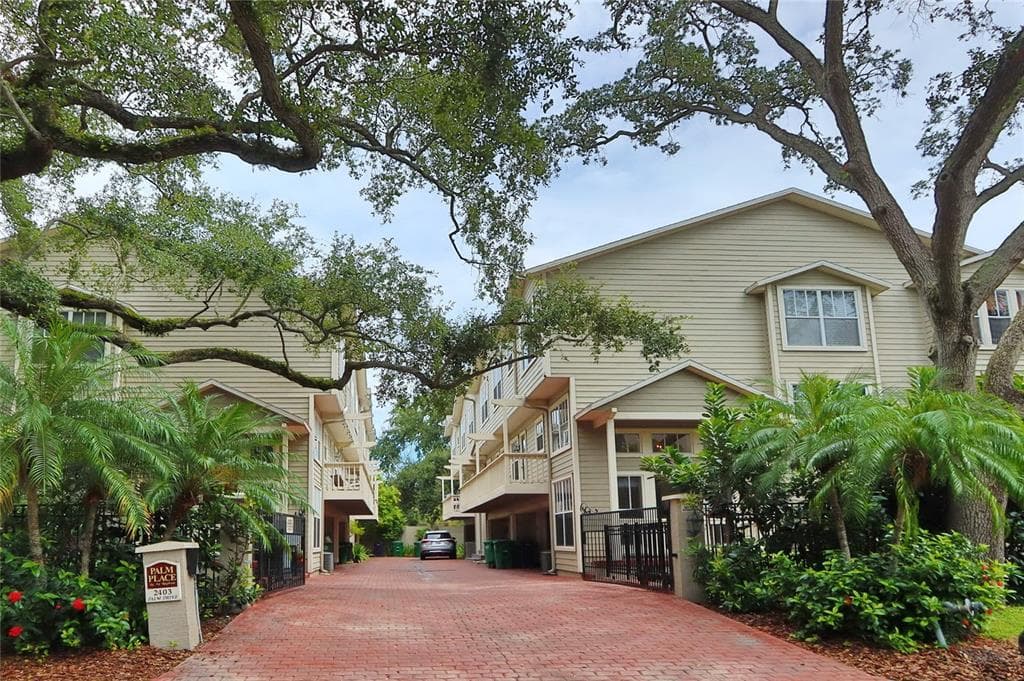 2403 W PALM DRIVE UNIT 6