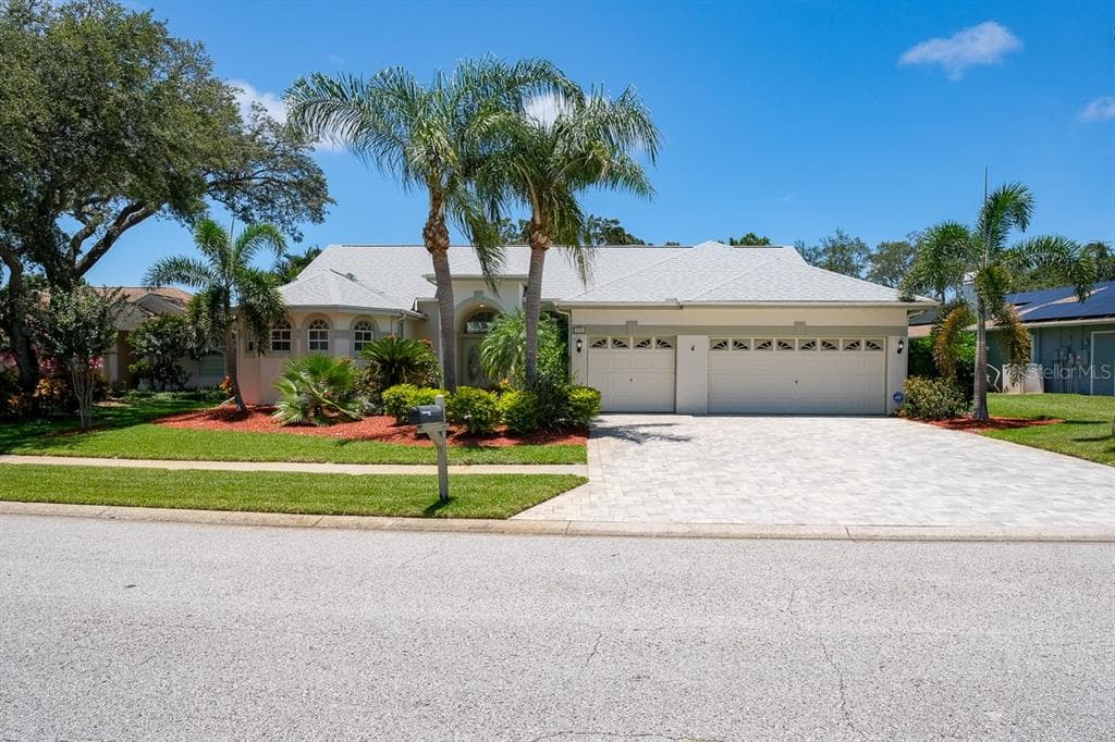 722 HIDDEN LAKE DRIVE TARPON SPRINGS, FL 34689