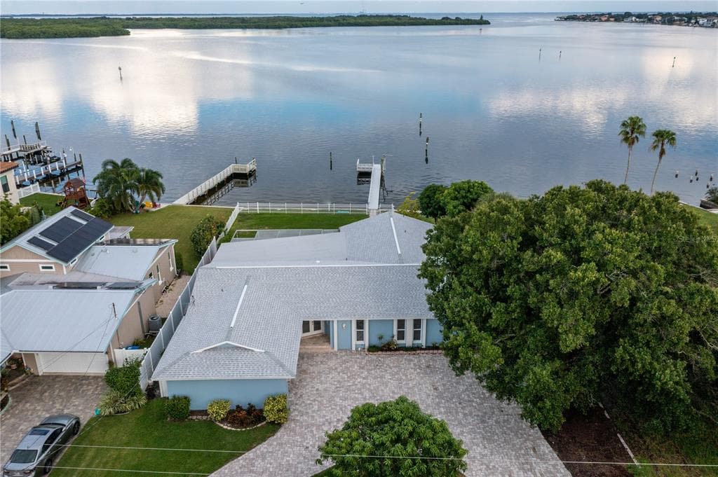 6311 BAYOU GRANDE BOULEVARD NE ST PETERSBURG, FL 33702