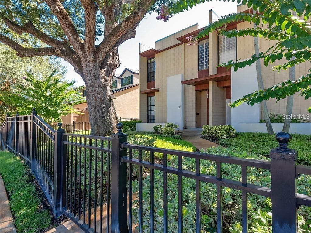 727 HIGHLAND STREET N ST PETERSBURG, FL 33701
