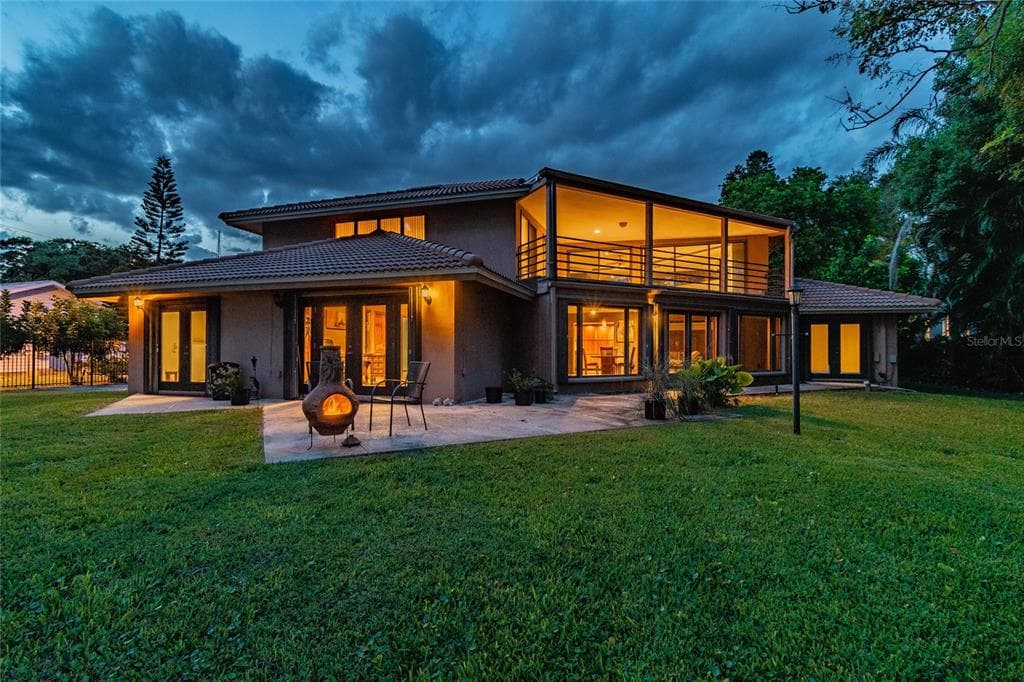 720 PINELLAS POINT DRIVE S ST PETERSBURG, FL 33705