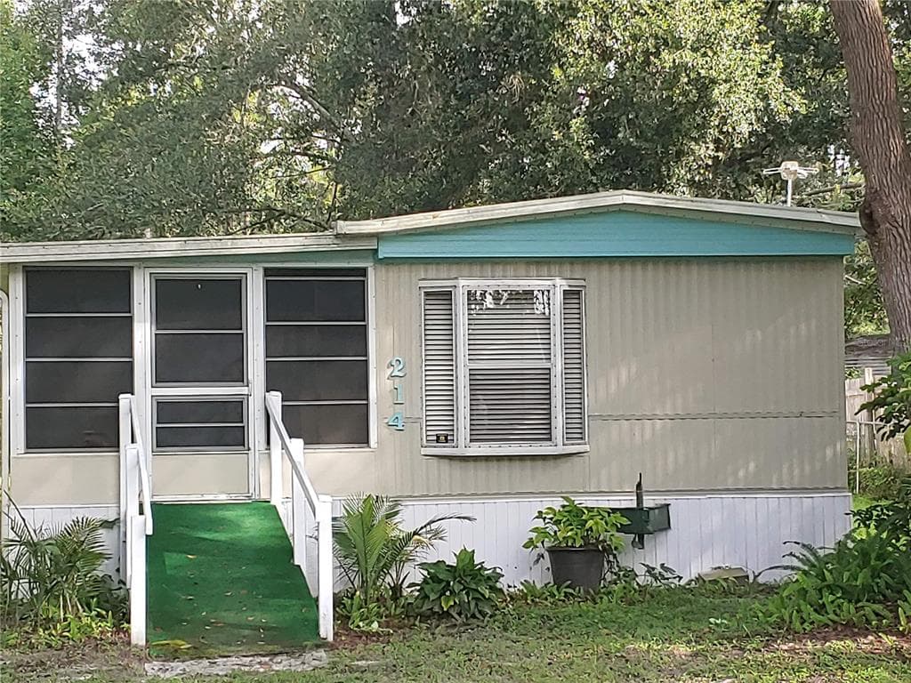 214 CLEARWATER ROAD SATSUMA, FL 32189