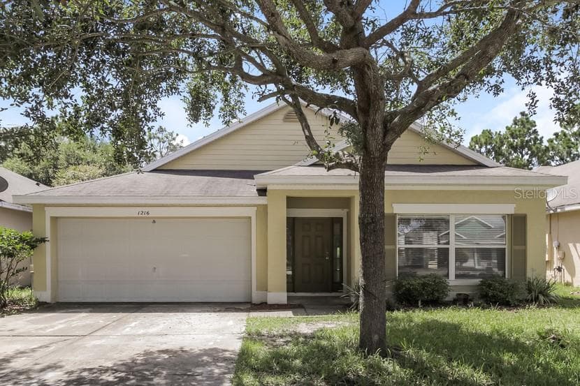 1216 LONGVILLE CIRCLE TAVARES, FL 32778