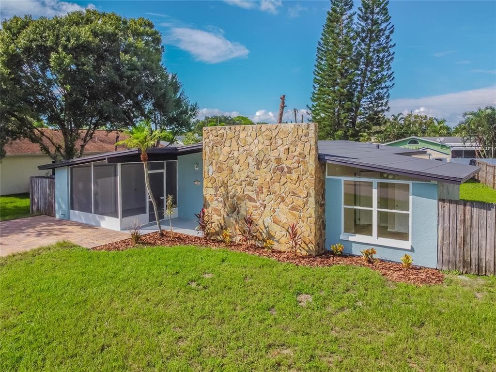 139 SUNLIT COVE DRIVE NE ST PETERSBURG, FL 33702