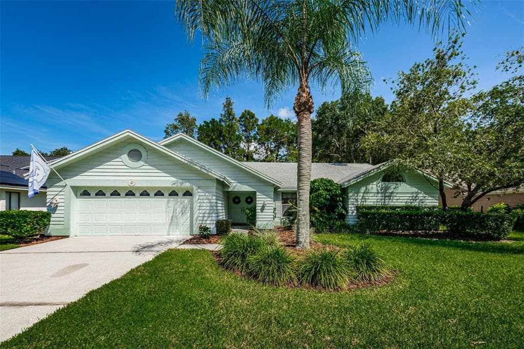 513 CENTERWOOD DRIVE TARPON SPRINGS, FL 34688