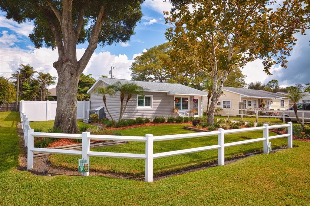 7853 40TH AVENUE N ST PETERSBURG, FL 33709