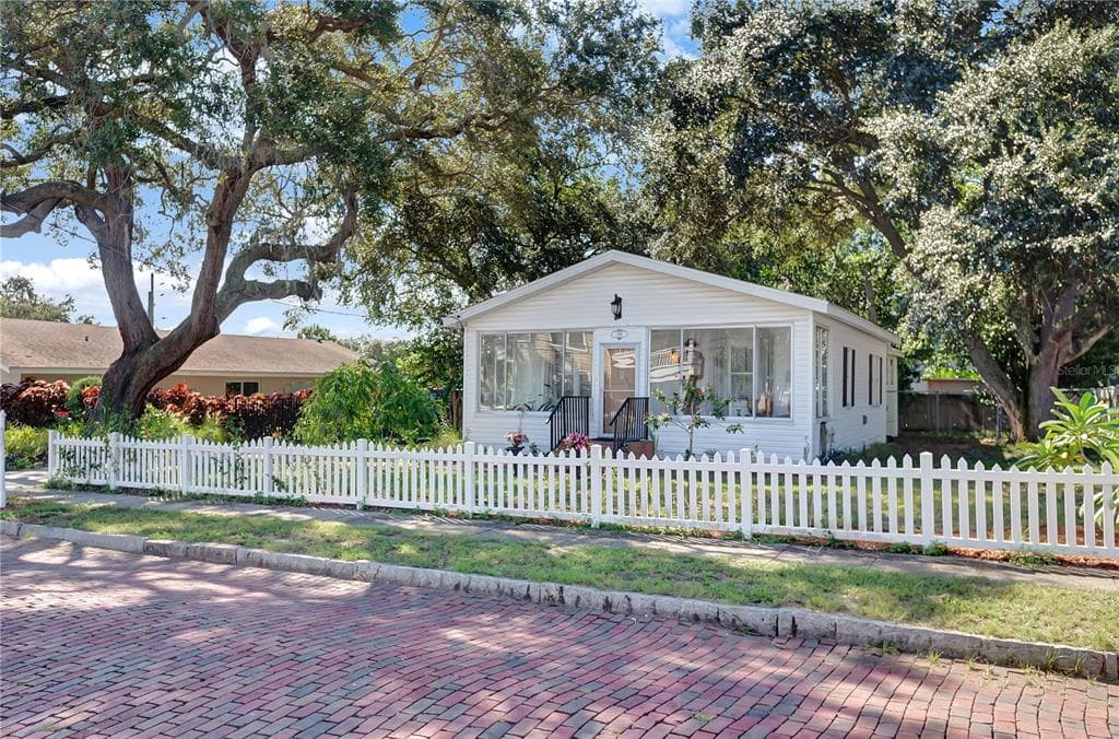 209 2ND AVENUE SW LARGO, FL 33770