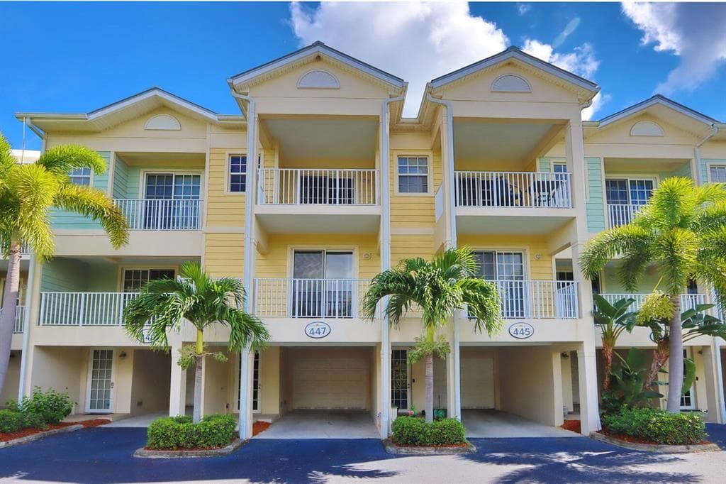 447 BAHIA BEACH BOULEVARD RUSKIN, FL 33570