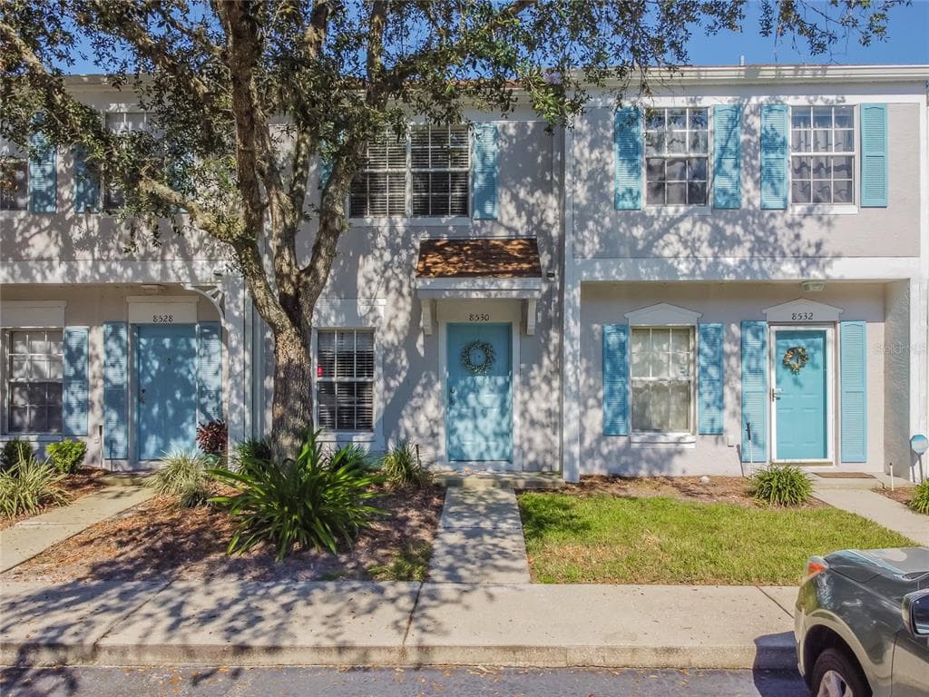 8530 HUNTERS KEY CIRCLE TAMPA, FL 33647