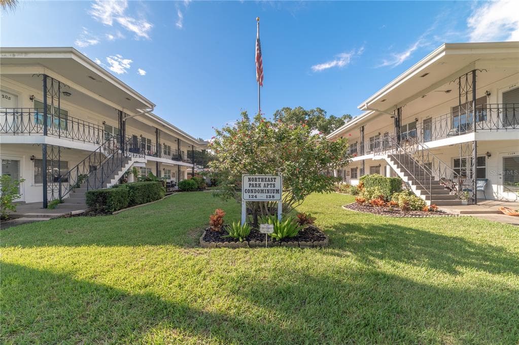 124 36TH AVENUE N UNIT 203 ST PETERSBURG, FL 33704