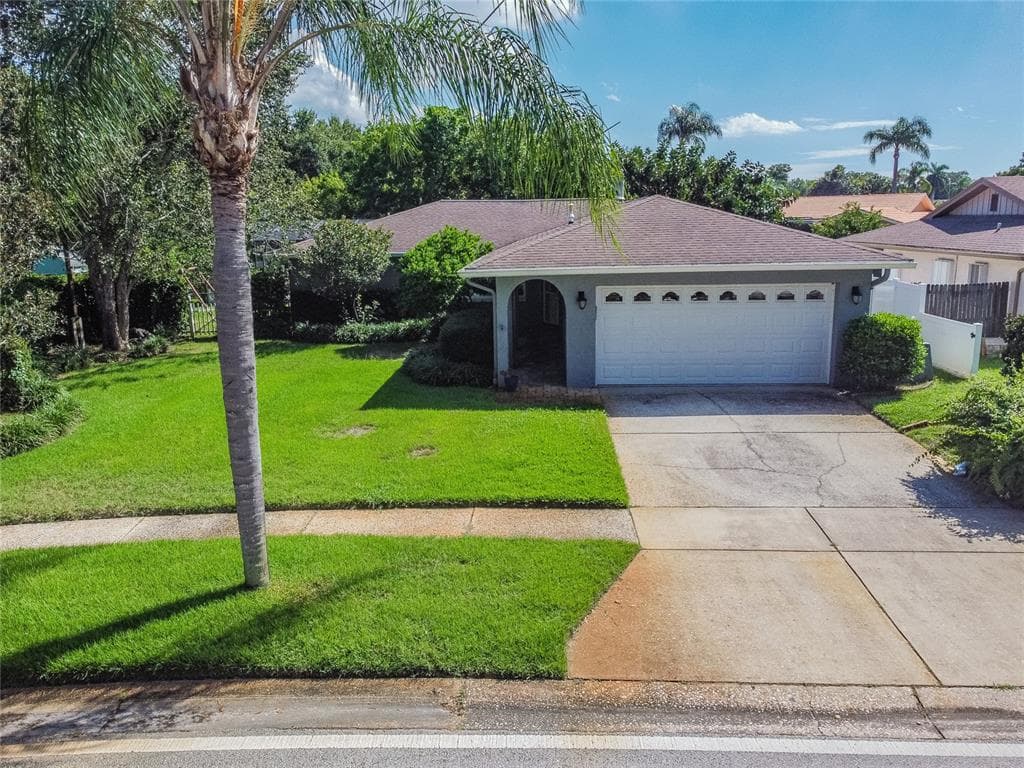 11736 KAY COURT LARGO, FL 33778