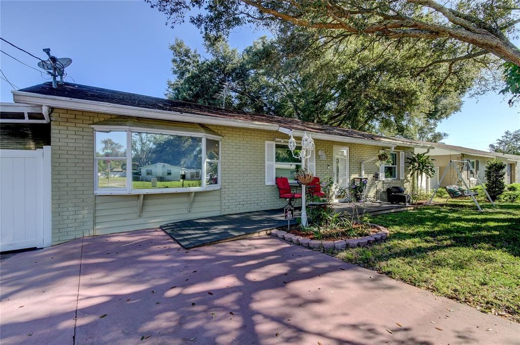38621 NORTH AVENUE ZEPHYRHILLS, FL 33542