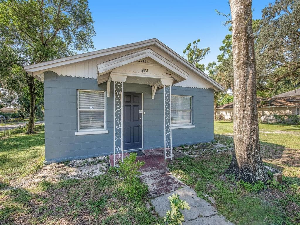 923 E WILMA STREET TAMPA, FL 33612