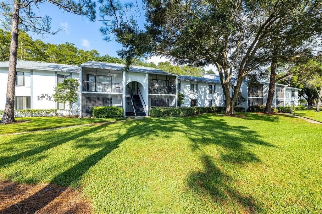 1281 PINE RIDGE CIRCLE E UNIT F2 TARPON SPRINGS, FL 34688