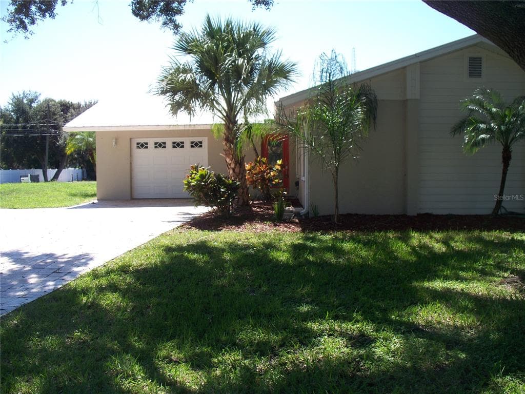 1464 LACONIA DRIVE N CLEARWATER, FL 33764