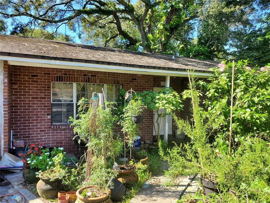 1221 E 142ND AVE TAMPA, FL 33613