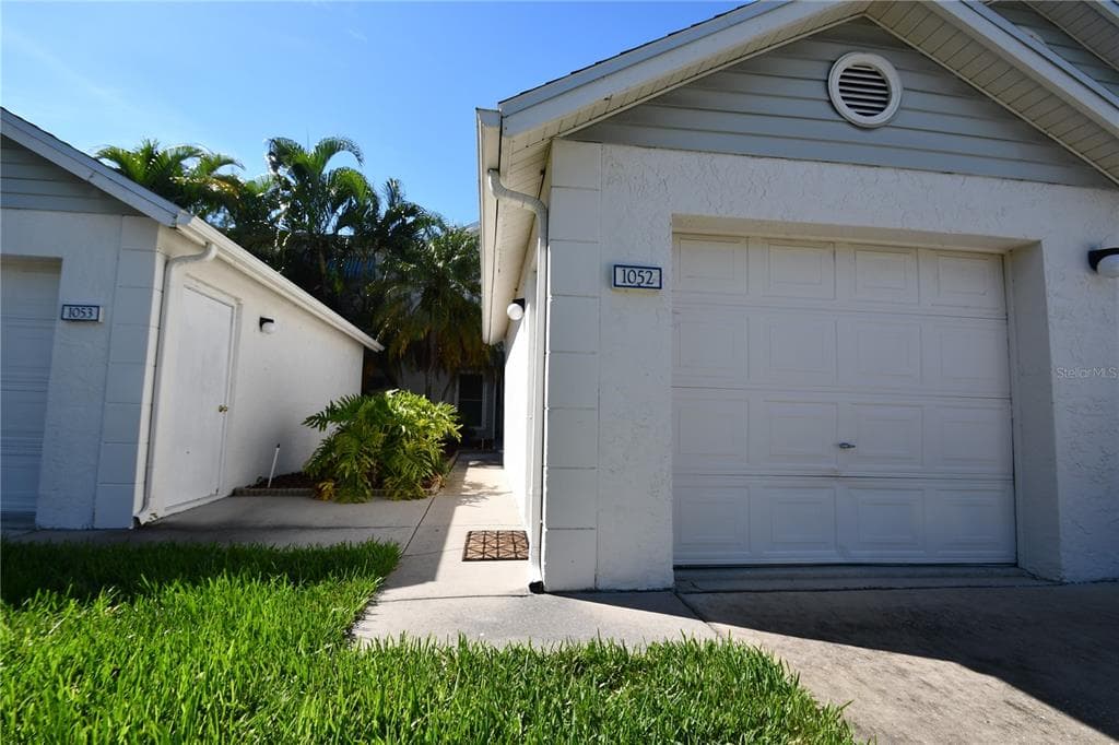 11430 SHIPWATCH LANE UNIT 1052 LARGO, FL 33774
