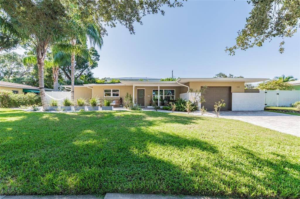 338 BAYVIEW DRIVE NE ST PETERSBURG, FL 33704