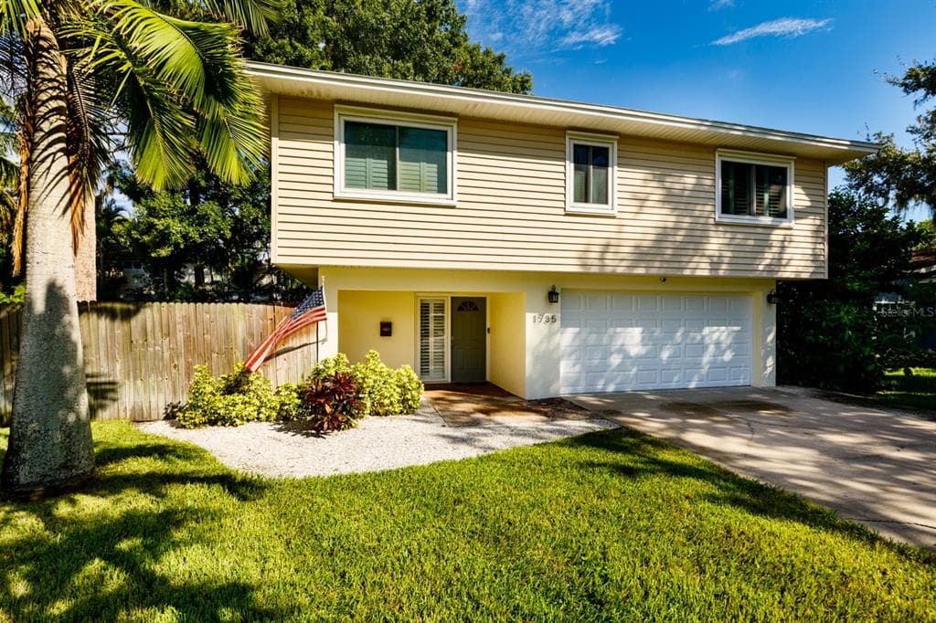 1735 MARYLAND AVENUE NE ST PETERSBURG, FL 33703