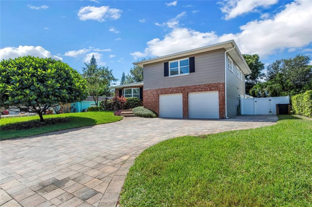 8212 FOREST CIRCLE SEMINOLE, FL 33776