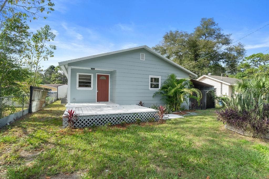 8902 EL PORTAL DRIVE TAMPA, FL 33604