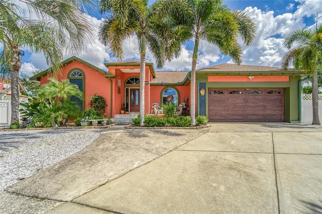 901 SAGO PALM WAY WAY APOLLO BEACH, FL 33572