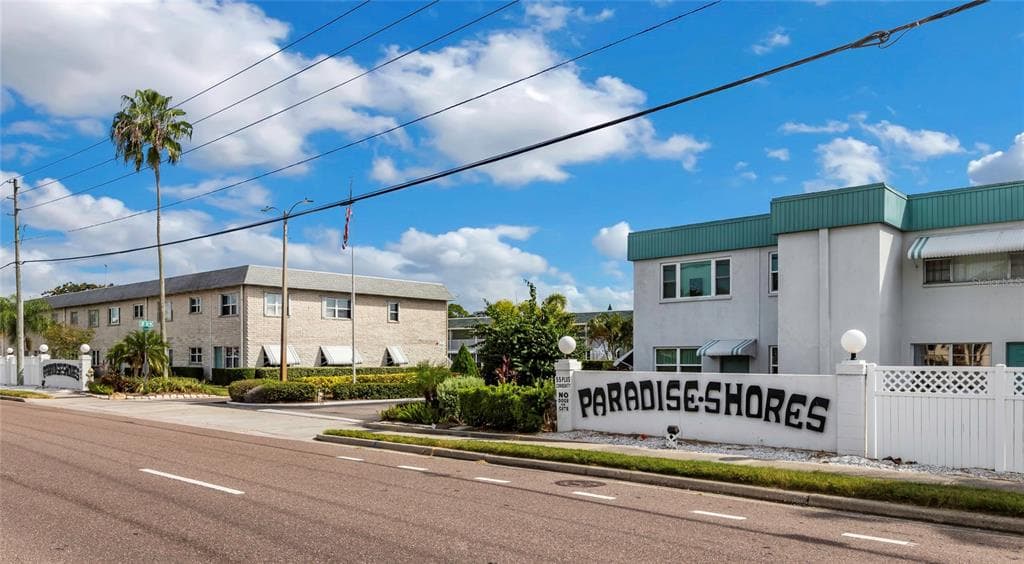 5217 81ST STREET N UNIT 3 ST PETERSBURG, FL 33709