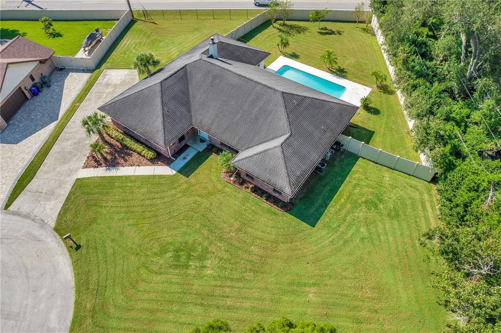 1703 ROSSHIRE COURT LAKELAND, FL 33813