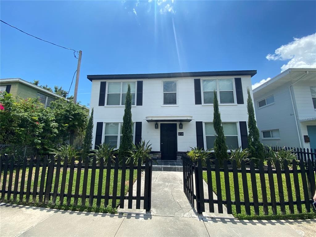 214 COLUMBIA DRIVE TAMPA, FL 33606